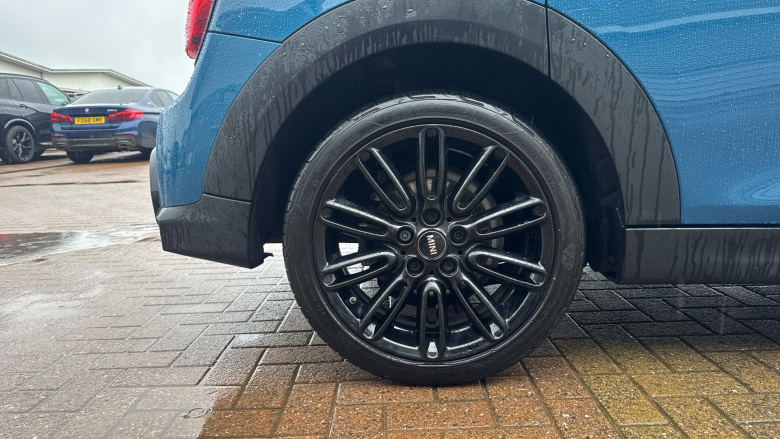 MINI Hatchback 2.0 Cooper S Exclusive 5dr Auto [Comfort/Nav Pack] Petrol Hatchback